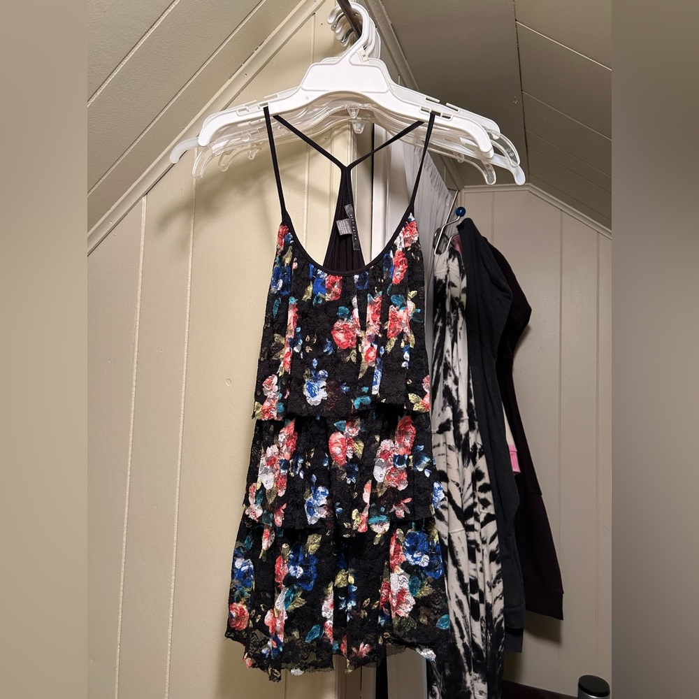 Floral Ruffled Top - Picture 2 of 4